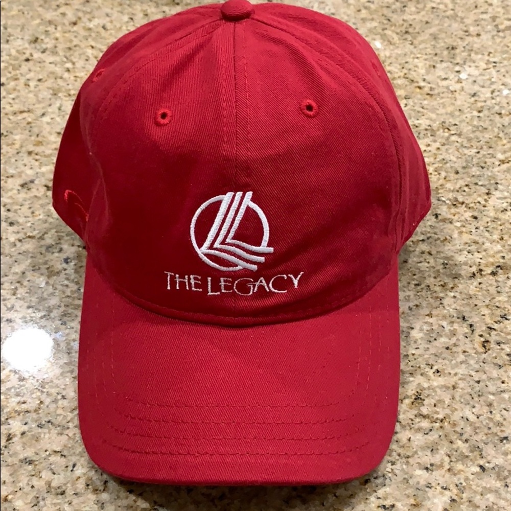 Men’s golf hat.